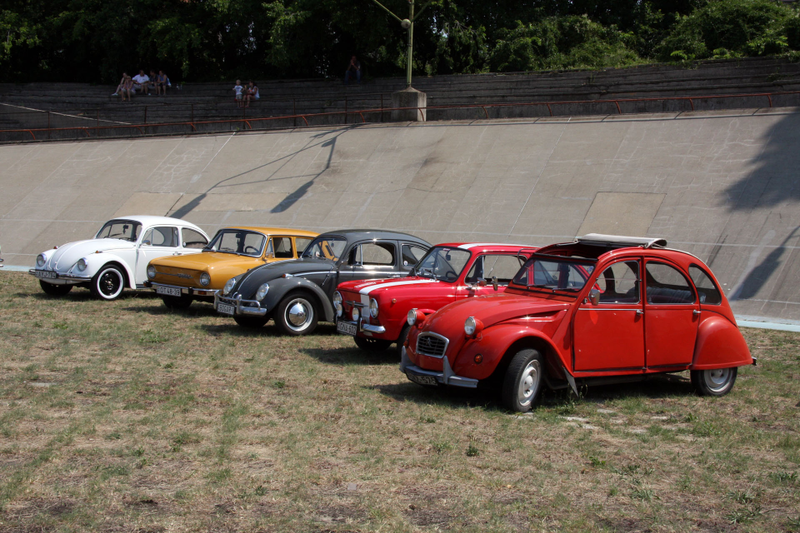 Illustration for article titled Classic Car Ownership Is Made Greater By The People Around You